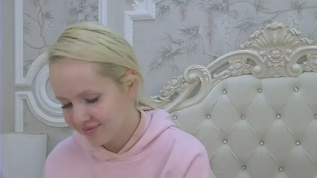 Snapshot of EllieFrosty_ chatting on June 14, 2026, 11:17 pm EllieFrosty online show from June 14, 2026, 11:17 pm