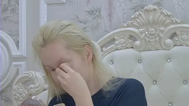 Snapshot of EllieFrosty_ chatting on May 14, 2026, 12:51 am EllieFrosty online show from May 14, 2026, 12:51 am