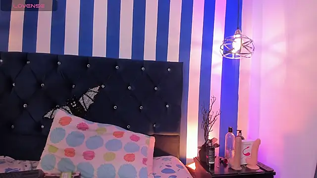 valeria rouse28 online show from November 4, 2025, 5:17 pm