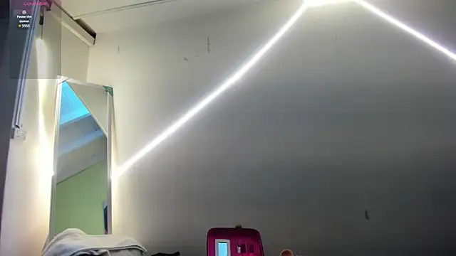 Snapshot of AtheneaArbelaez_ chatting on October 15, 2025, 12:46 pm AtheneaArbelaez online show from October 15, 2025, 12:46 pm