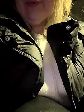 Snapshot of LizaTits chatting on November 29, 2025, 3:01 pm LizaTits online show from November 29, 2025, 3:01 pm