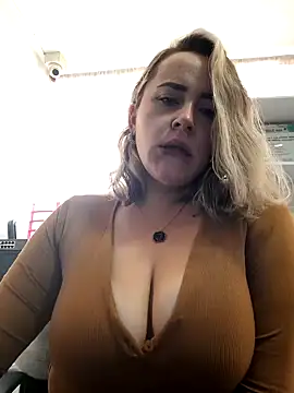 CurvyLust x online show from September 18, 2025, 2:42 pm