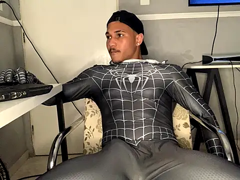 Snapshot of edualqxo chatting on October 16, 2025, 11:35 pm edualqxo online show from October 16, 2025, 11:35 pm