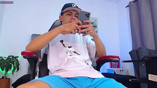 Snapshot of david_santos16 chatting on November 9, 2025, 4:49 am david santos16 online show from November 9, 2025, 4:49 am