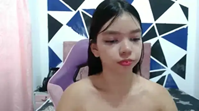 Snapshot of shy_luna18 chatting on November 2, 2025, 1:38 pm shy luna18 online show from November 2, 2025, 1:38 pm