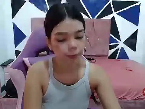 Snapshot of shy_luna18 chatting on October 9, 2025, 1:11 pm shy luna18 online show from October 9, 2025, 1:11 pm