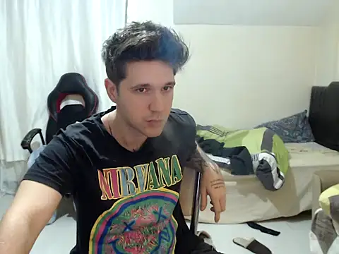 2handsomemann online show from October 4, 2025, 8:43 pm