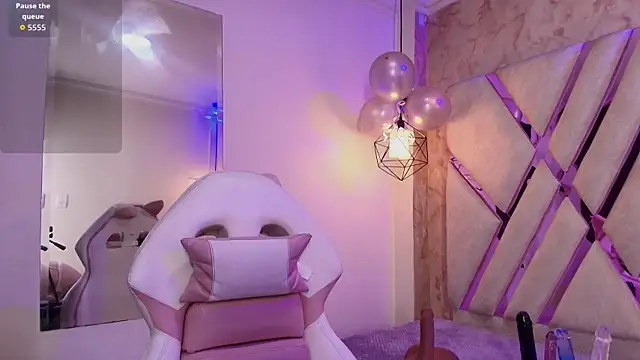 Lilith curvy online show from October 17, 2025, 8:10 pm