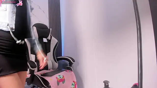 Snapshot of ShaunaDream chatting on October 20, 2025, 6:15 am ShaunaDream online show from October 20, 2025, 6:15 am