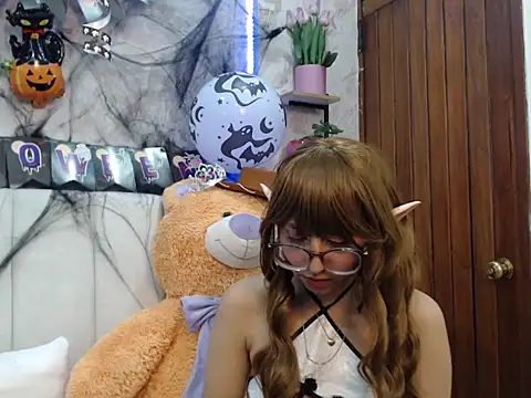 Snapshot of VioletxBloom chatting on October 16, 2025, 9:12 pm VioletxBloom online show from October 16, 2025, 9:12 pm