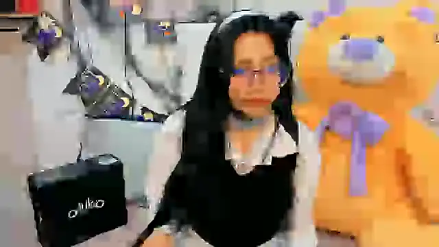 Snapshot of VioletxBloom chatting on October 29, 2025, 9:36 pm VioletxBloom online show from October 29, 2025, 9:36 pm