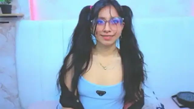 Snapshot of VioletxBloom chatting on November 7, 2025, 12:37 am VioletxBloom online show from November 7, 2025, 12:37 am