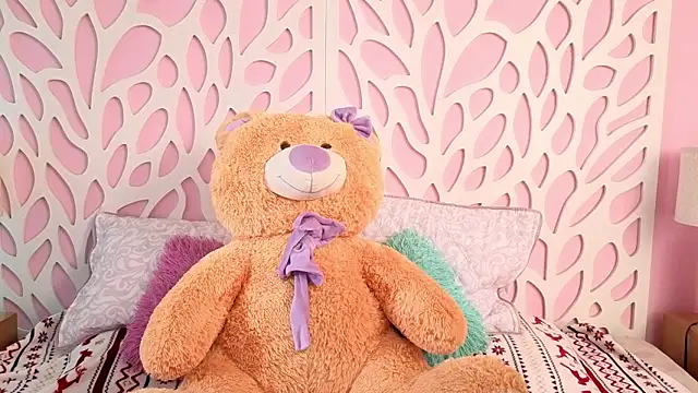 Snapshot of VioletxBloom chatting on February 23, 2026, 7:47 pm VioletxBloom online show from February 23, 2026, 7:47 pm