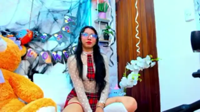 Snapshot of VioletxBloom chatting on October 20, 2025, 8:09 pm VioletxBloom online show from October 20, 2025, 8:09 pm