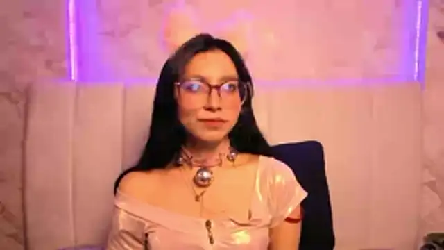 Snapshot of VioletxBloom chatting on November 20, 2025, 8:26 am VioletxBloom online show from November 20, 2025, 8:26 am