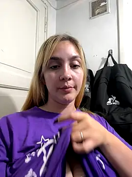 Snapshot of ayebran chatting on November 28, 2025, 8:42 pm ayebran online show from November 28, 2025, 8:42 pm