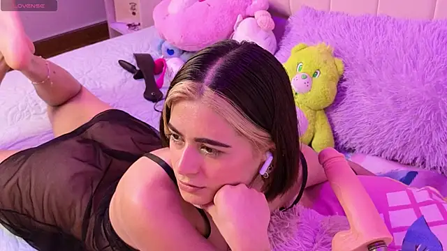bella thixx online show from May 15, 2026, 3:04 am