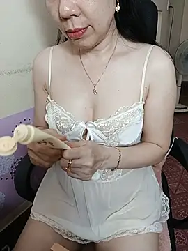 Snapshot of Moona_heny chatting on July 15, 2026, 11:34 pm Moona heny online show from July 15, 2026, 11:34 pm
