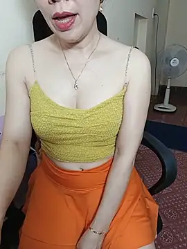 Snapshot of Moona_heny chatting on June 29, 2026, 10:15 am Moona heny online show from June 29, 2026, 10:15 am