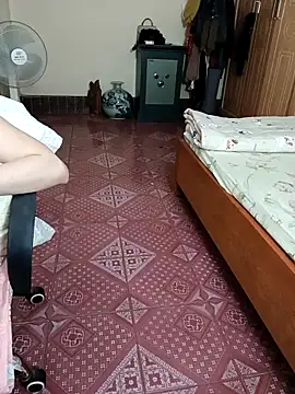 Moona heny online show from November 9, 2025, 2:54 pm