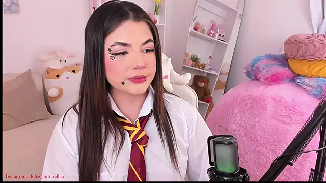 dolce antonellaa online show from March 18, 2026, 3:42 am