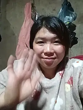 quynhkoolbae online show from April 24, 2026, 1:02 pm