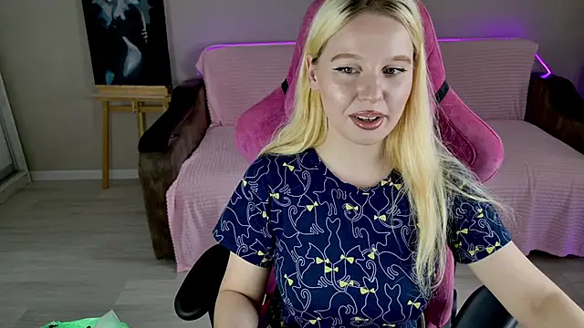 Charming Cutie online show from September 17, 2025, 11:23 am