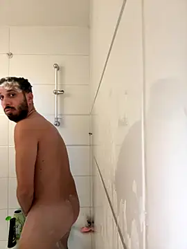 husbandandwifetobe online show from October 31, 2025, 9:43 pm