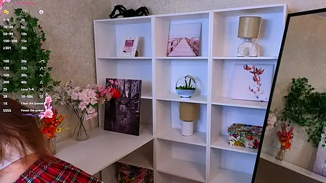 Snapshot of TraciMyntti chatting on November 28, 2025, 1:39 am TraciMyntti online show from November 28, 2025, 1:39 am