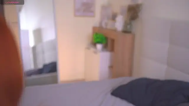 Venelopa online show from October 9, 2025, 3:23 pm