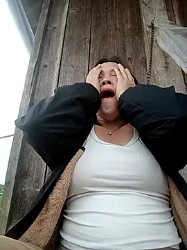 Snapshot of miumiu_00 chatting on October 24, 2025, 1:37 am miumiu 00 online show from October 24, 2025, 1:37 am