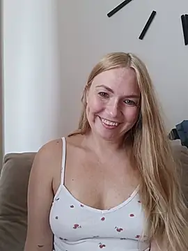 Snapshot of KisaVixen chatting on July 25, 2026, 11:16 am KisaVixen online show from July 25, 2026, 11:16 am