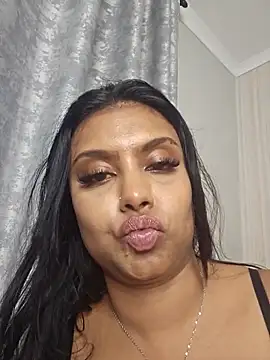 Indian GlowingMiax online show from November 4, 2025, 4:55 pm