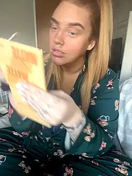 Snapshot of MysteriousMylaX chatting on November 20, 2025, 2:18 pm MysteriousMylaX online show from November 20, 2025, 2:18 pm