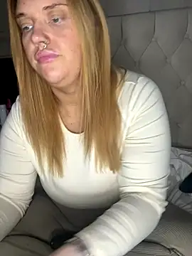 Snapshot of MysteriousMylaX chatting on November 23, 2025, 1:54 pm MysteriousMylaX online show from November 23, 2025, 1:54 pm