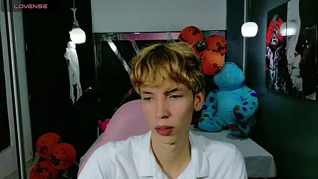 Snapshot of park_jimin1 chatting on October 27, 2025, 12:06 pm park jimin1 online show from October 27, 2025, 12:06 pm