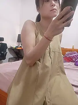 Snapshot of linda_bae00 chatting on August 5, 2026, 12:48 am linda bae00 online show from August 5, 2026, 12:48 am