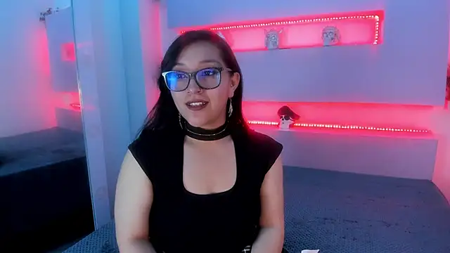 Skye bluee  online show from October 1, 2025, 3:22 am