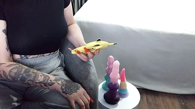 fetishslut4u online show from November 2, 2025, 3:39 pm