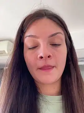 Snapshot of Danielaeliana chatting on May 23, 2026, 5:23 pm Danielaeliana online show from May 23, 2026, 5:23 pm