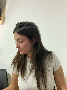 Snapshot of Danielaeliana chatting on May 29, 2026, 2:06 am Danielaeliana online show from May 29, 2026, 2:06 am