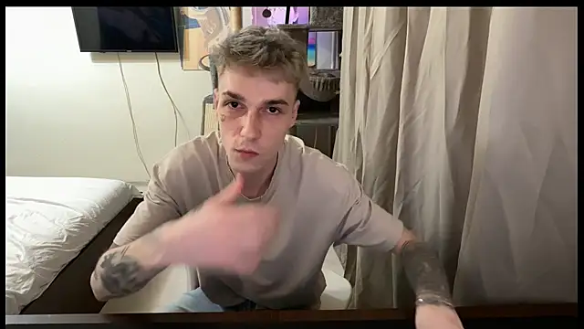 Snapshot of davesinner chatting on April 5, 2026, 2:02 pm davesinner online show from April 5, 2026, 2:02 pm