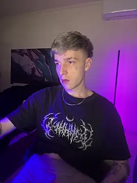 Snapshot of davesinner chatting on February 19, 2026, 12:29 am davesinner online show from February 19, 2026, 12:29 am