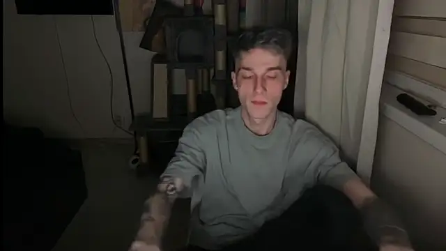 Snapshot of davesinner chatting on March 30, 2026, 8:10 pm davesinner online show from March 30, 2026, 8:10 pm