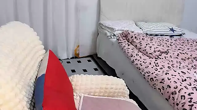 Xiali-166 online show from October 28, 2025, 4:17 pm