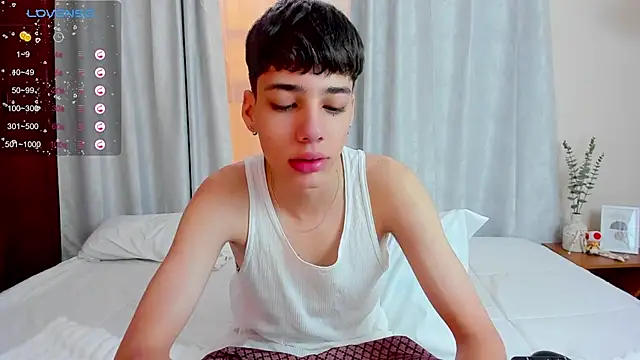 Snapshot of oblivion_deku chatting on November 5, 2025, 1:36 pm oblivion deku online show from November 5, 2025, 1:36 pm