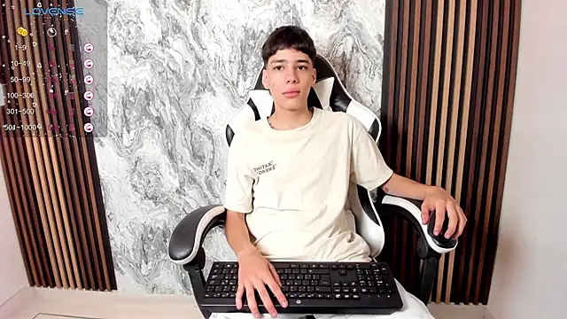 Snapshot of oblivion_deku chatting on November 14, 2025, 1:48 pm oblivion deku online show from November 14, 2025, 1:48 pm