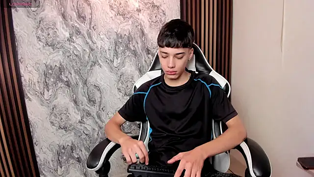 Snapshot of oblivion_deku chatting on November 16, 2025, 2:33 pm oblivion deku online show from November 16, 2025, 2:33 pm