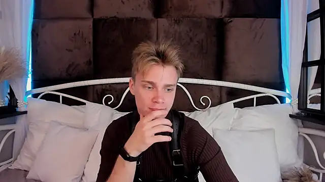 Snapshot of LawrenceMiles chatting on October 11, 2025, 10:38 am LawrenceMiles online show from October 11, 2025, 10:38 am