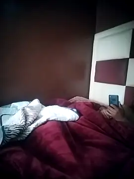 Snapshot of TinnyVsGiant chatting on October 31, 2025, 7:27 am TinnyVsGiant online show from October 31, 2025, 7:27 am